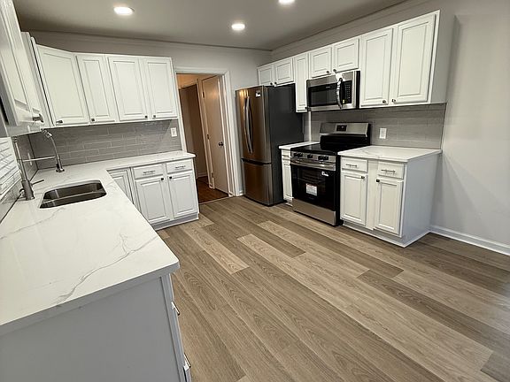 5th image of 2065 Cambridge Ave