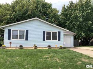 6714 Hillandale Rd, Davenport, IA 52806