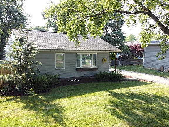 2nd image of 525 Faircrest Ave NW