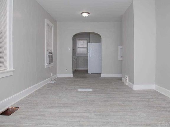 5th image of 1636 E Indiana St