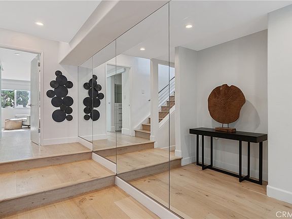 3rd image of 30 Reef St APT 3