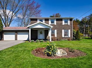 207 Greenwood Dr, Cranberry Township, PA 16066