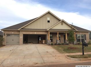 95 Nutcracker Ln, Huntsville, AL 35824