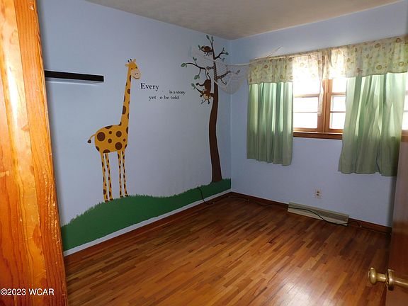 5th image of 1528 Latham Ave