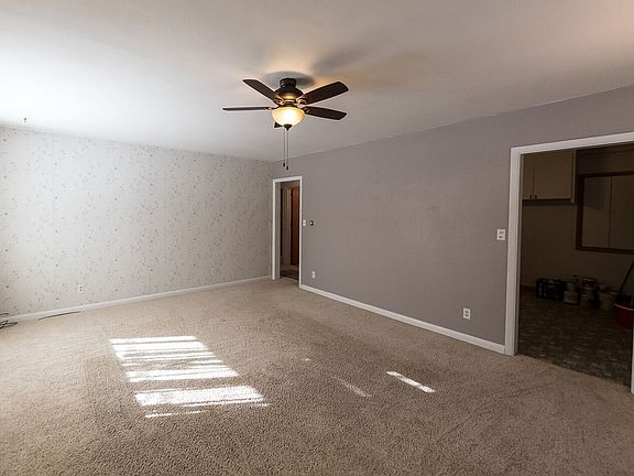 Spacious living room