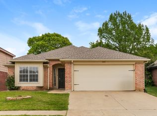 6005 Castanada Dr, Arlington, TX 76018