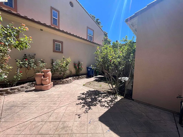 2103 Maidenhair Way — Photo 15