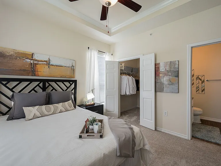 Lake Pointe Apts — Photo 11