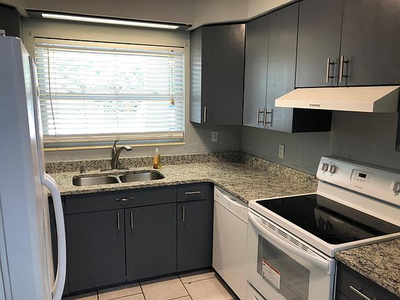 2nd image of 2208 Clematis St
