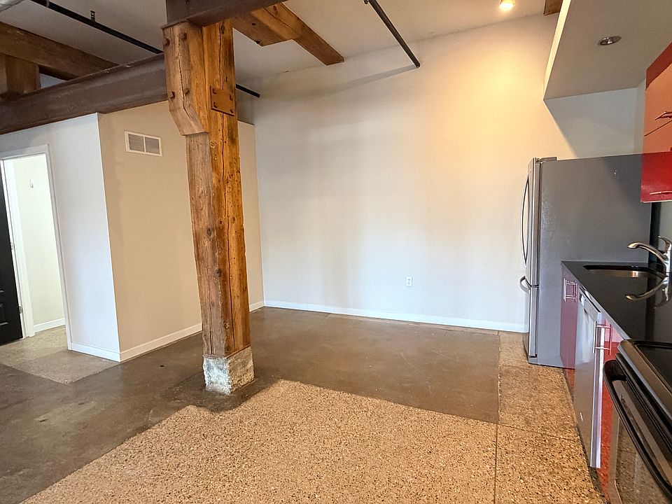 Unit 003 Dining area