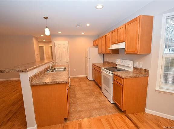 5th image of 308 N Lincoln St
