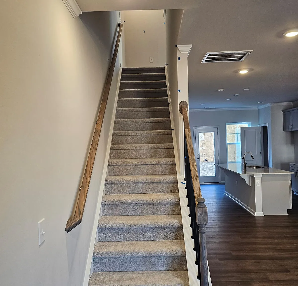 2 bed, 2.5 bath, 1370 sqft, $1,595 — Photo 2
