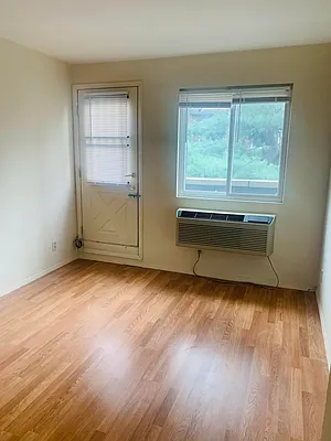 Rented by 18 REALTY | media 12