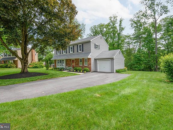 3rd image of 215 Elton Cir