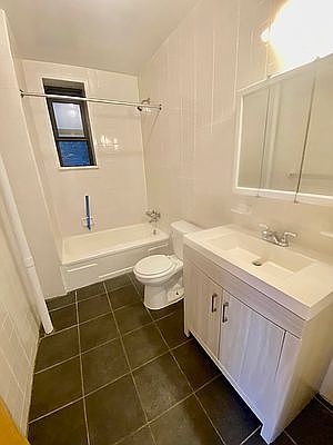 5th image of 321 E 85th St APT 4C