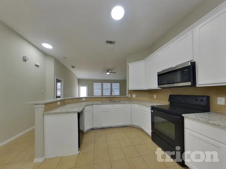 3413 Fashion St — Photo 6