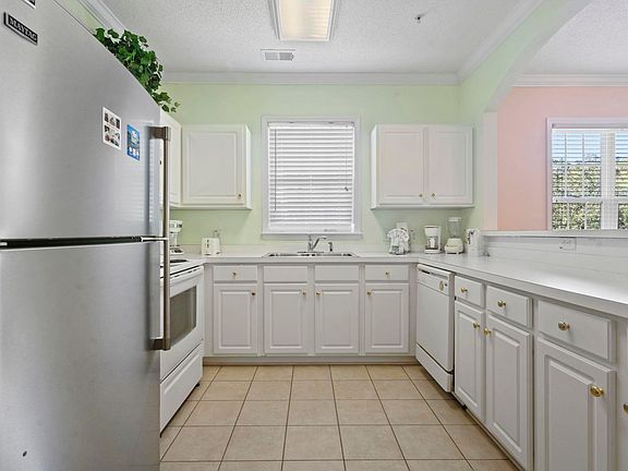 3rd image of 6015 Catalina Dr. #321
