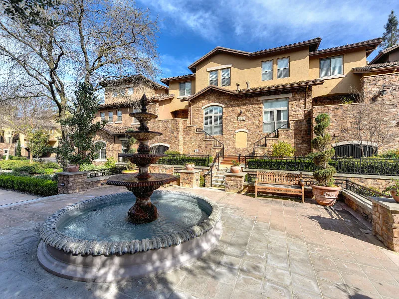 2430 Pavilions Place Ln Unit 301 photo 1