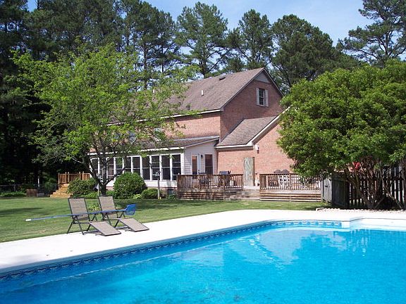 3rd image of 125 Forest Dr