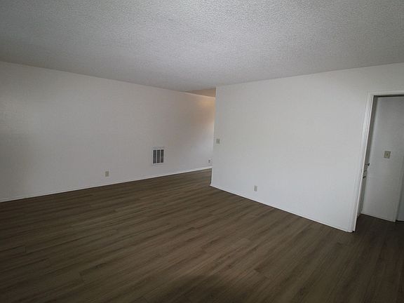 4th image of 711 E Pleasant St APT B-5