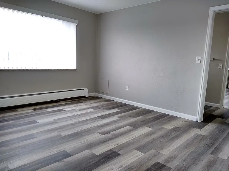1990 N Beeler St #8 — Photo 32