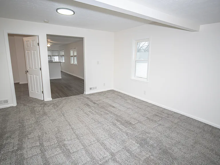 84 Thames Ave — Photo 10