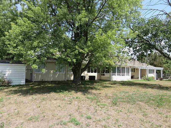 4th image of 265 Fairway Dr