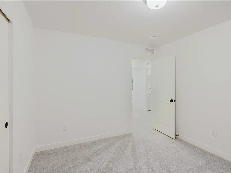 2225 Lombardy St — Photo 24