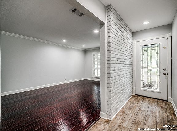 4th image of 3619 Rock View St