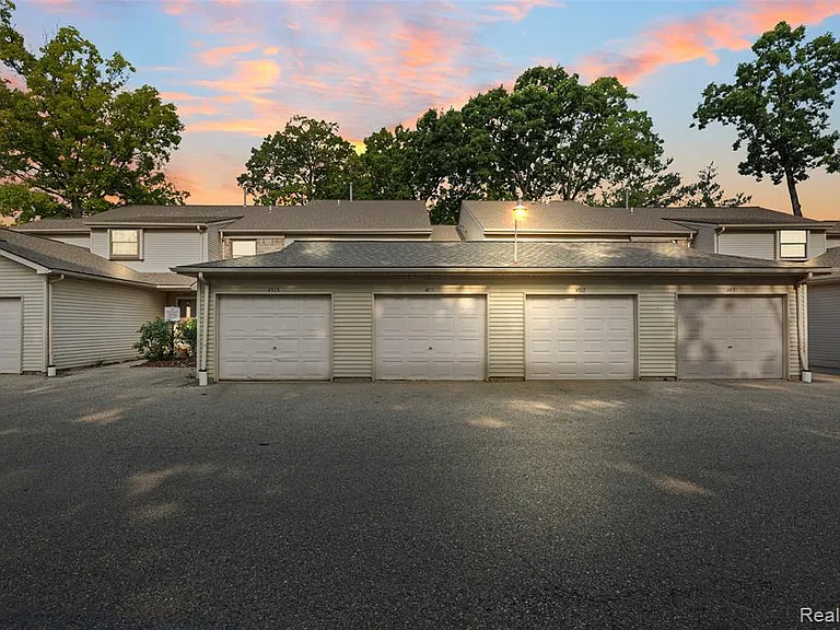 4911 Oak Hill Dr #3 — Photo 22