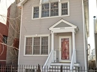 1931 W Roscoe St, Chicago, IL 60657