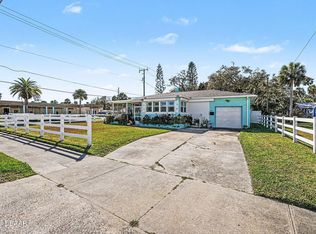 302 Riverside Dr, Holly Hill, FL 32117