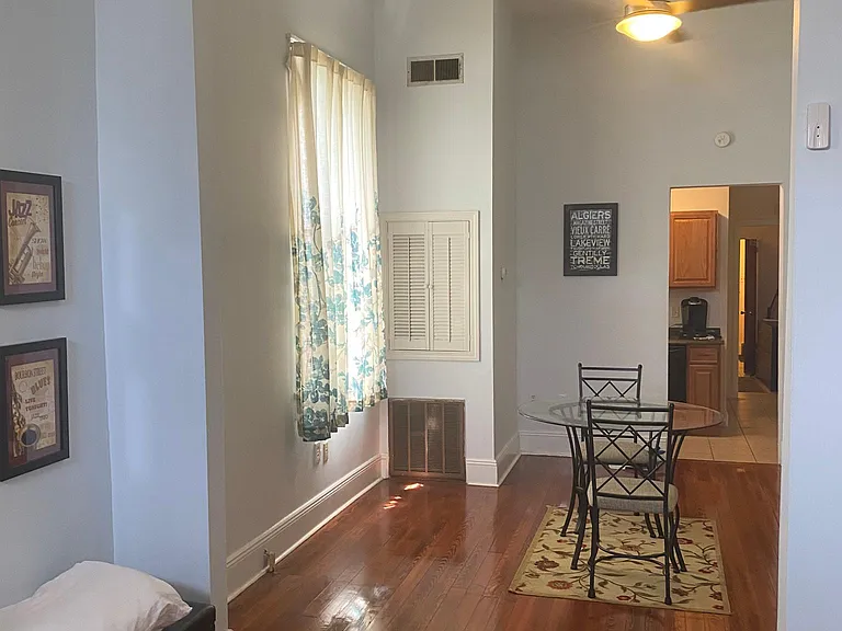 3703 Laurel St — Photo 3