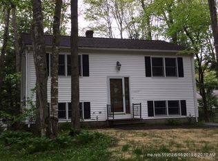 8 Wood Ave, Topsham, ME 04086