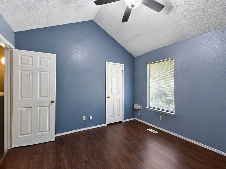 800 Bluebonnet Dr #D — Photo 9