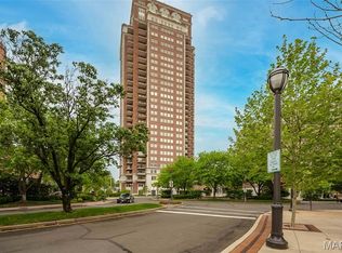 150 Carondelet Plz Unit 1301, Saint Louis, MO 63105