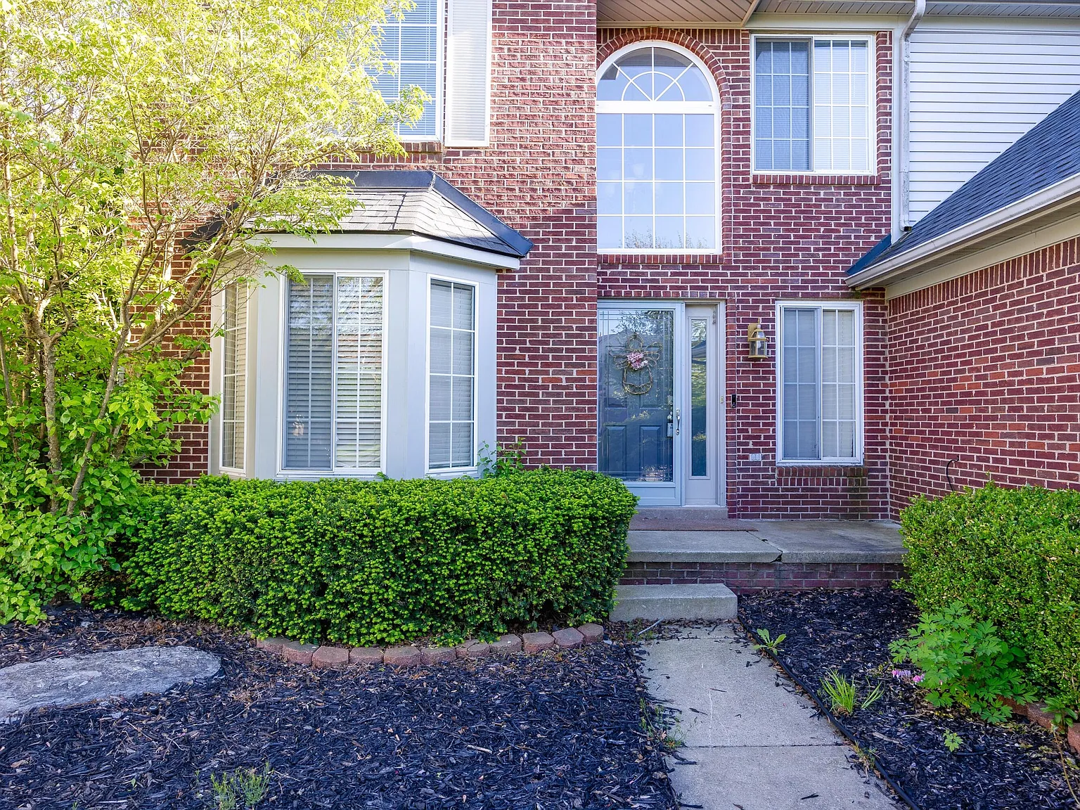 4 bed, 4.0 bath, 2082 sqft, $3,100 — Photo 3