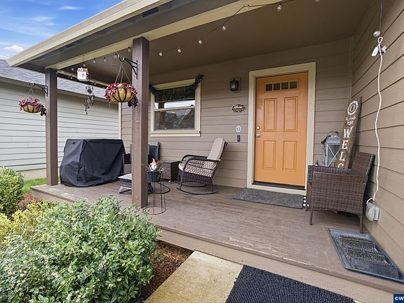 5th image of 226 NW Sagan Loop