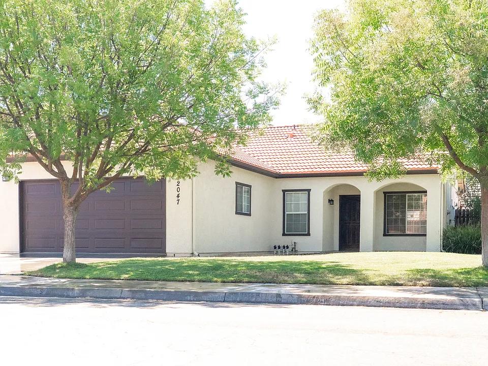 2047 E Brandon Ln