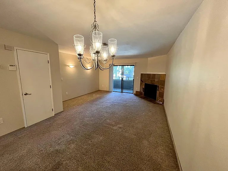 417 Eastgate Ln — Photo 6