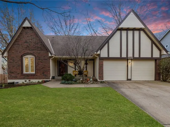 15741 W Beckett Ln, Olathe, KS 66062