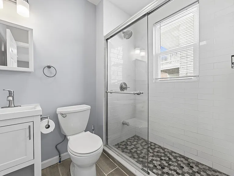 516 Washington St #2 — Photo 7