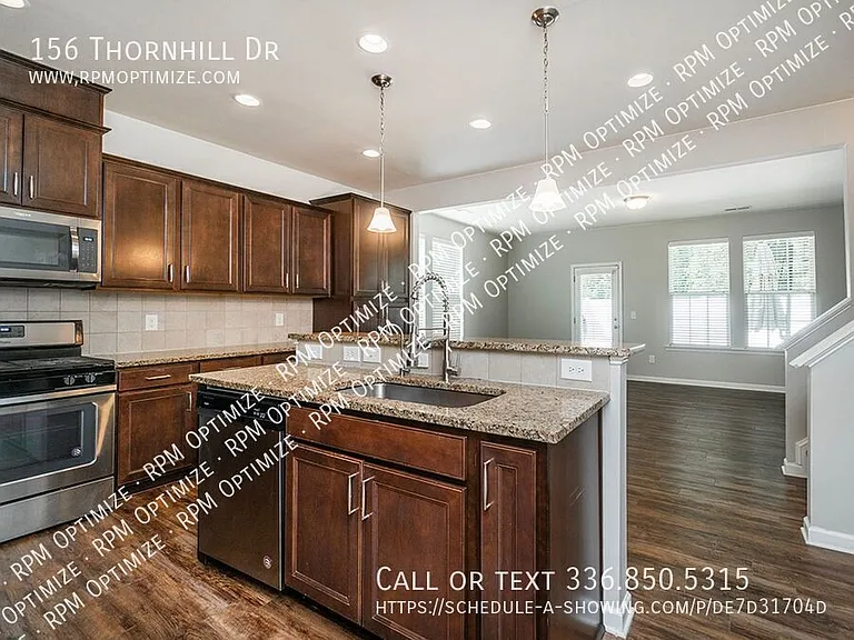 156 Thornhill Dr — Photo 3