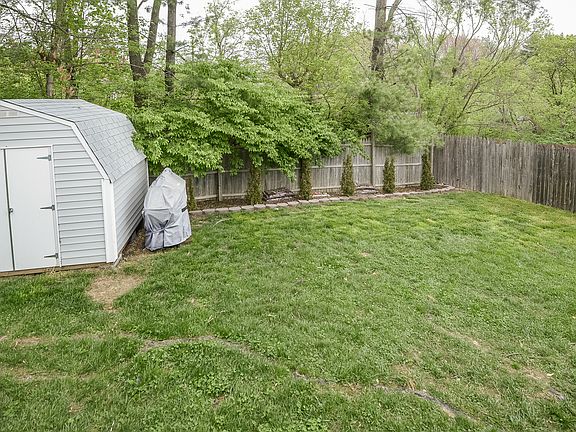 3rd image of 2 Denham Ct
