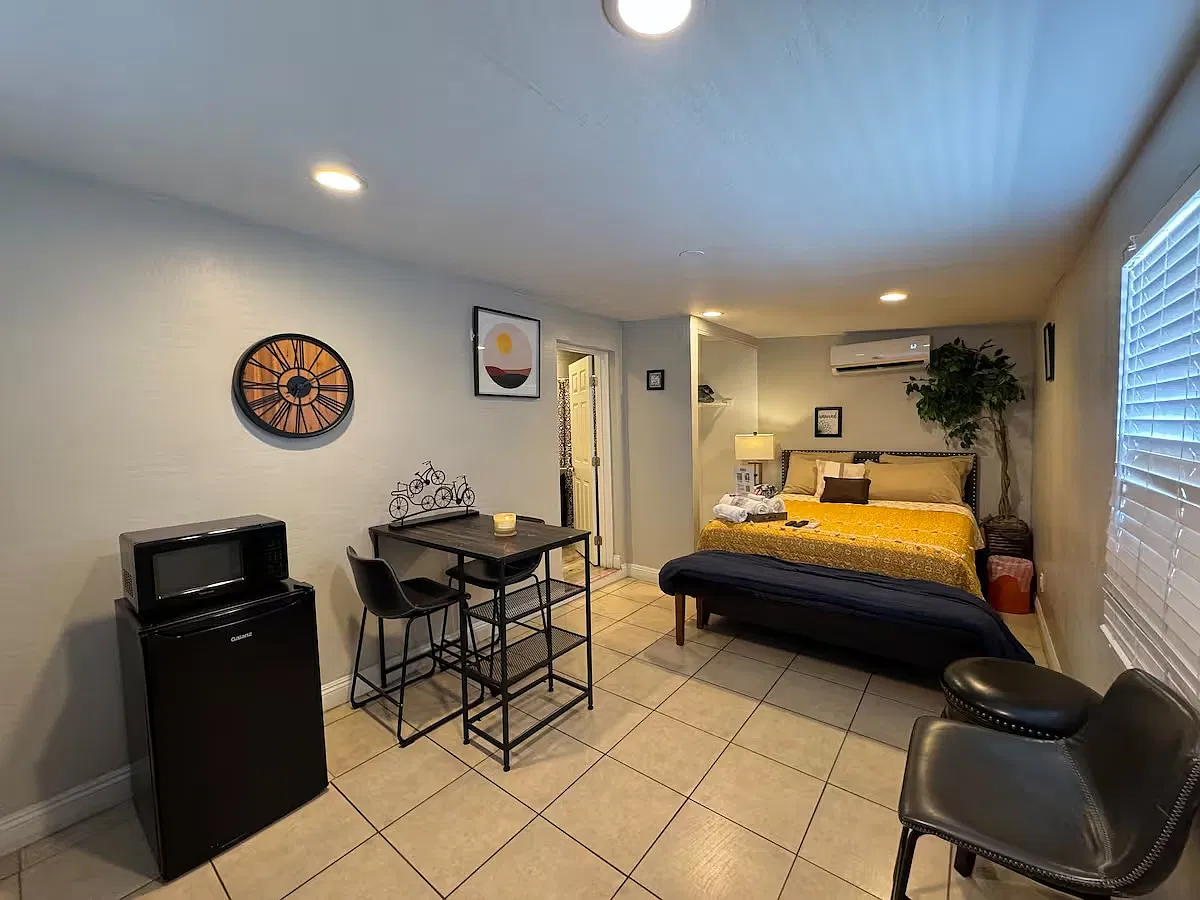 5 bed, 1600 sqft, $3,100 — Photo 3