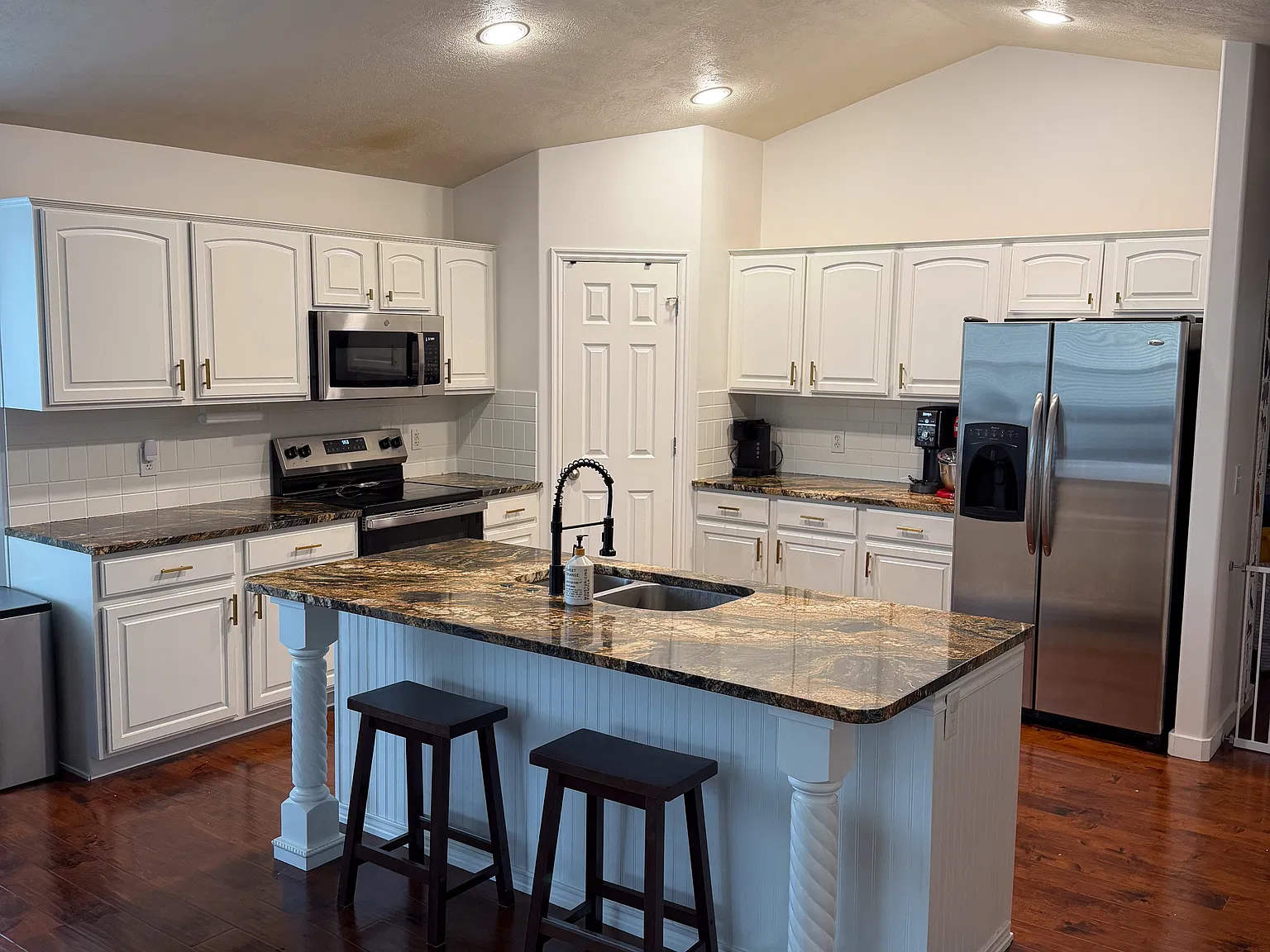3 bed, 1900 sqft, $1,925 — Photo 1
