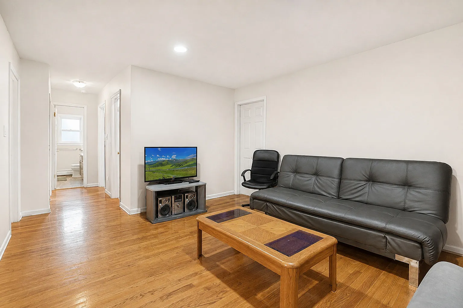4 bed, $4,800 — Photo 4
