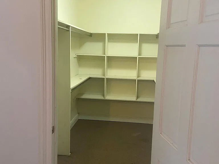 walkin closet