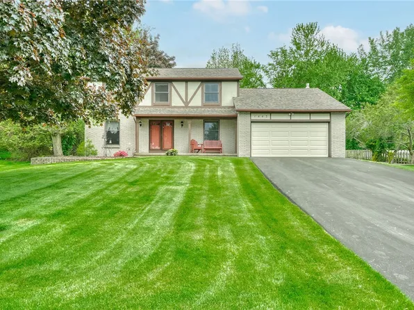 1443 Loughton Dr, Webster, NY 14580