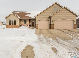 7408 S Heatherridge Ave, Sioux Falls, SD 57108